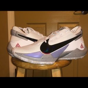 Zoom freak 2 basketball shoes
